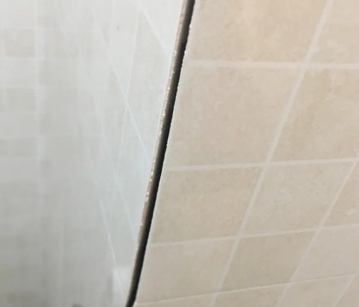 西秀瓷砖空鼓维修公司分享阳台瓷砖脱落的修复过程可以分为以下几个步骤