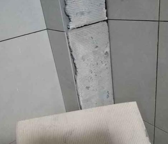 西秀瓷砖空鼓维修公司分享下厨房瓷砖脱落的补救措施。